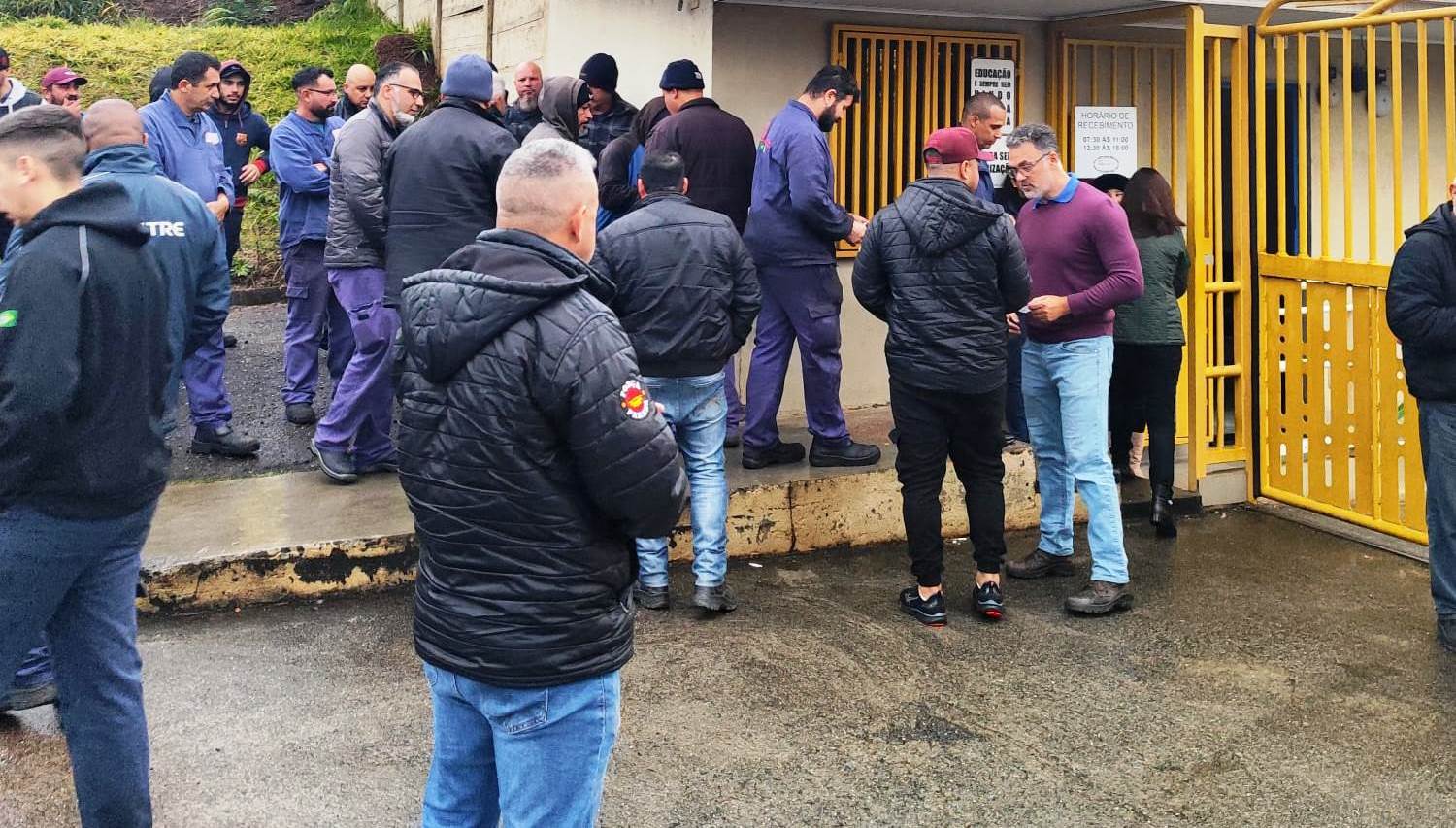 Com reprovação, diretores do SMC aguardam empresa para nova negociação